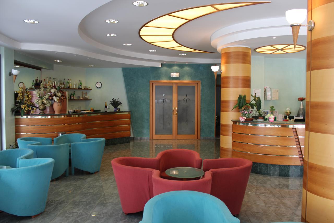 בלריה-איגאה מרינה Hotel American מראה חיצוני תמונה