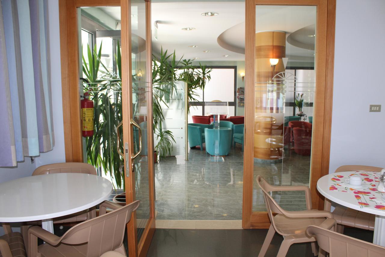 בלריה-איגאה מרינה Hotel American מראה חיצוני תמונה